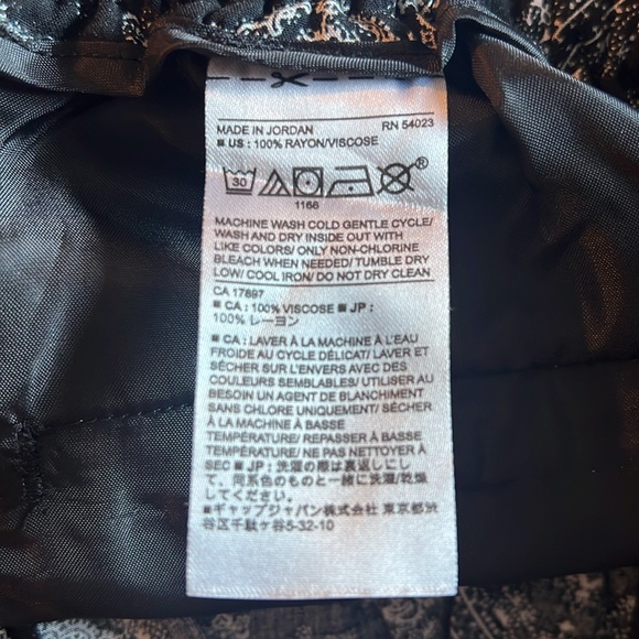 Banana Republic tapered pant - Picture 5 of 5